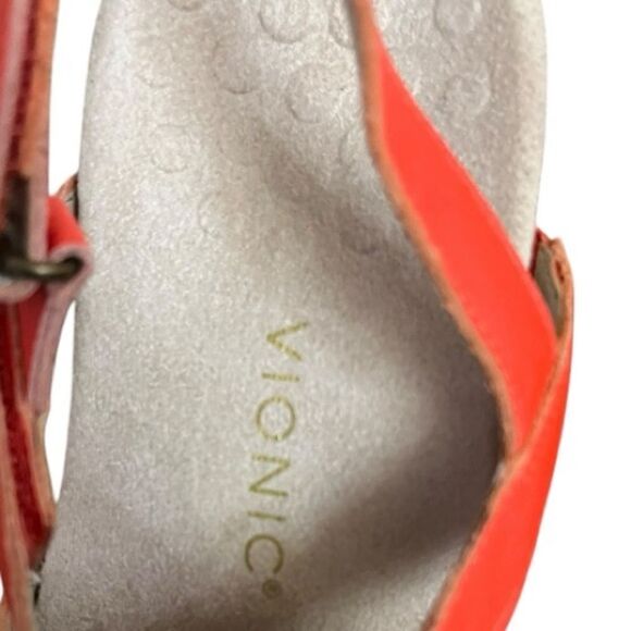 NWOB- Vionic Sandals - Picture 2 of 6